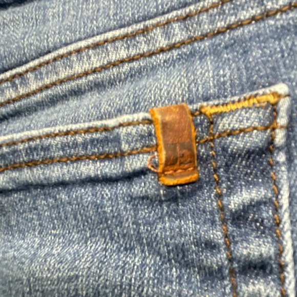 Joe’s Jeans Women’s Denim Jean Shorts Size 29 Stretch Blue Bermuda - Picture 3 of 6